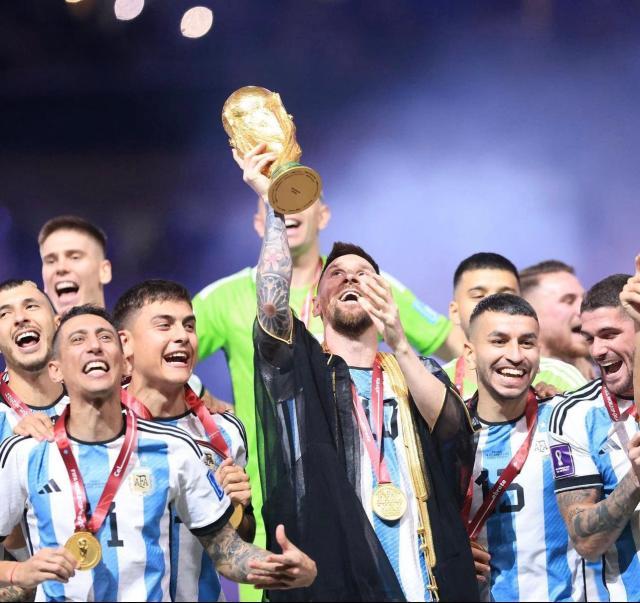 开云官网-【特写】阿根廷队首都巡游，与500万球迷共同狂欢