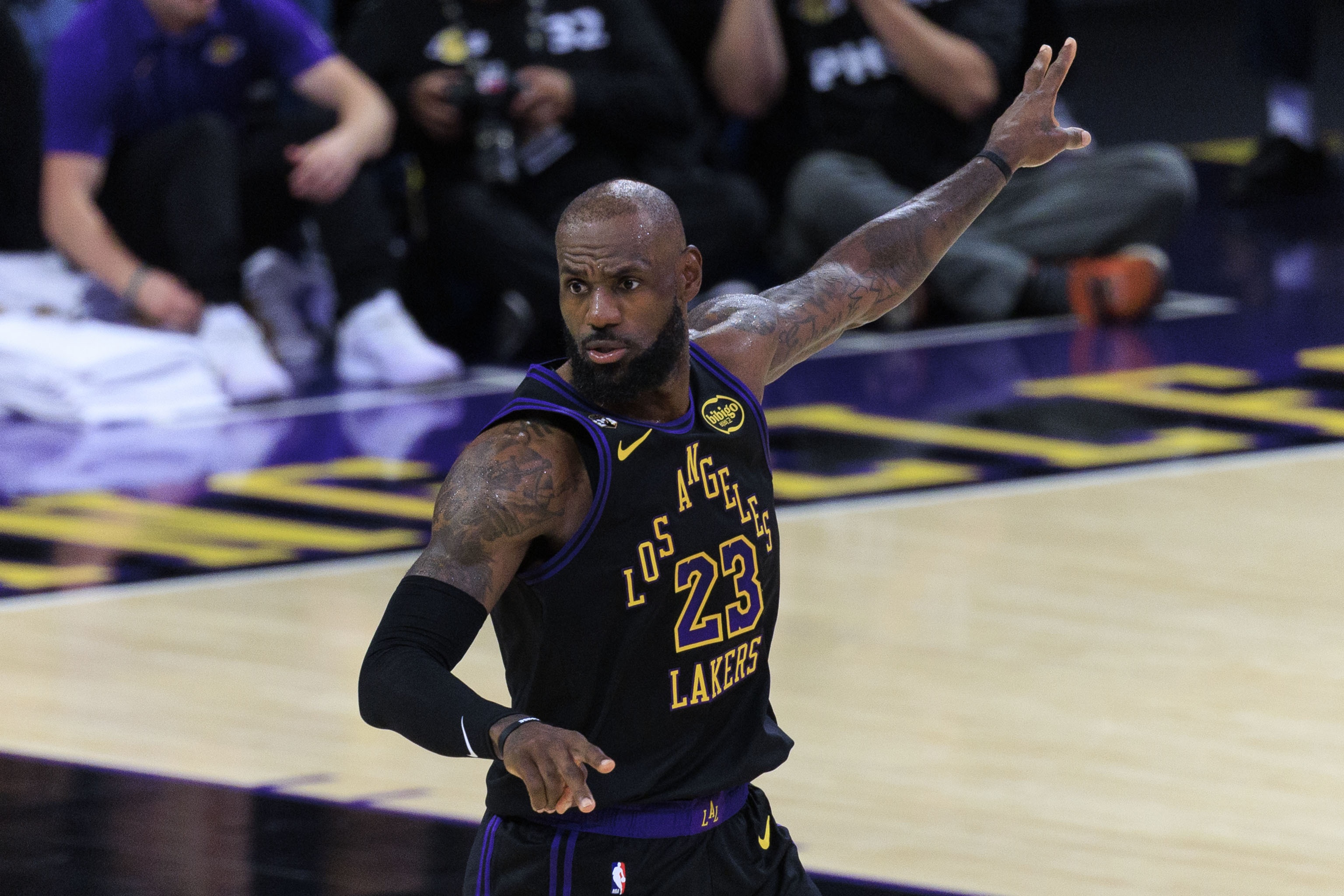 开云app-巴克利：收官阶段老詹文班轮休还行 其他人也不打这是不尊重比赛